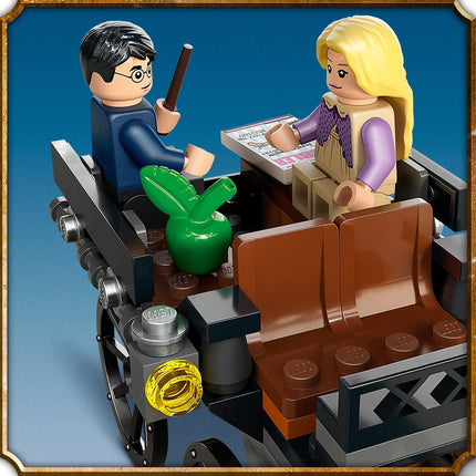 LEGO® Harry Potter™ - Roxfort™ hintó és thesztrálok (76400)