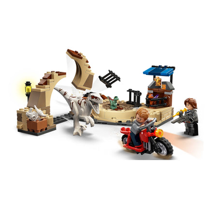 LEGO® Jurassic World - Atrociraptor dinoszaurusz: Motoros üldözés (76945)