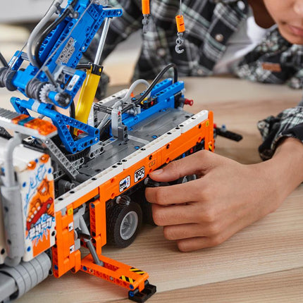 LEGO® Technic - Nagy terherbírású vontató (42128)