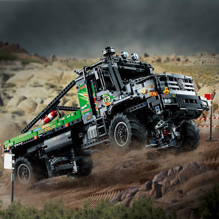 LEGO® Technic - 4x4 Mercedes-Benz Zetros verseny teherautó (42129)