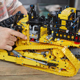 LEGO® Technic - Cat® D11 buldózer (42131)