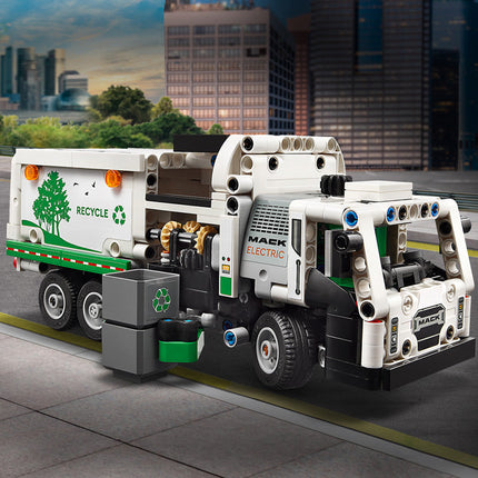 LEGO® Technic - Mack® LR Electric kukásautó (42167)