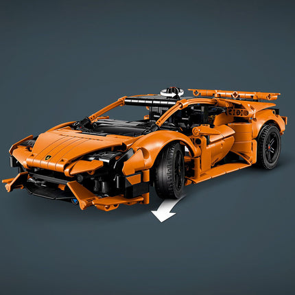 Oranžen Lamborghini Huracán Tecnica