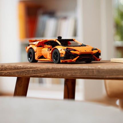 Oranžen Lamborghini Huracán Tecnica