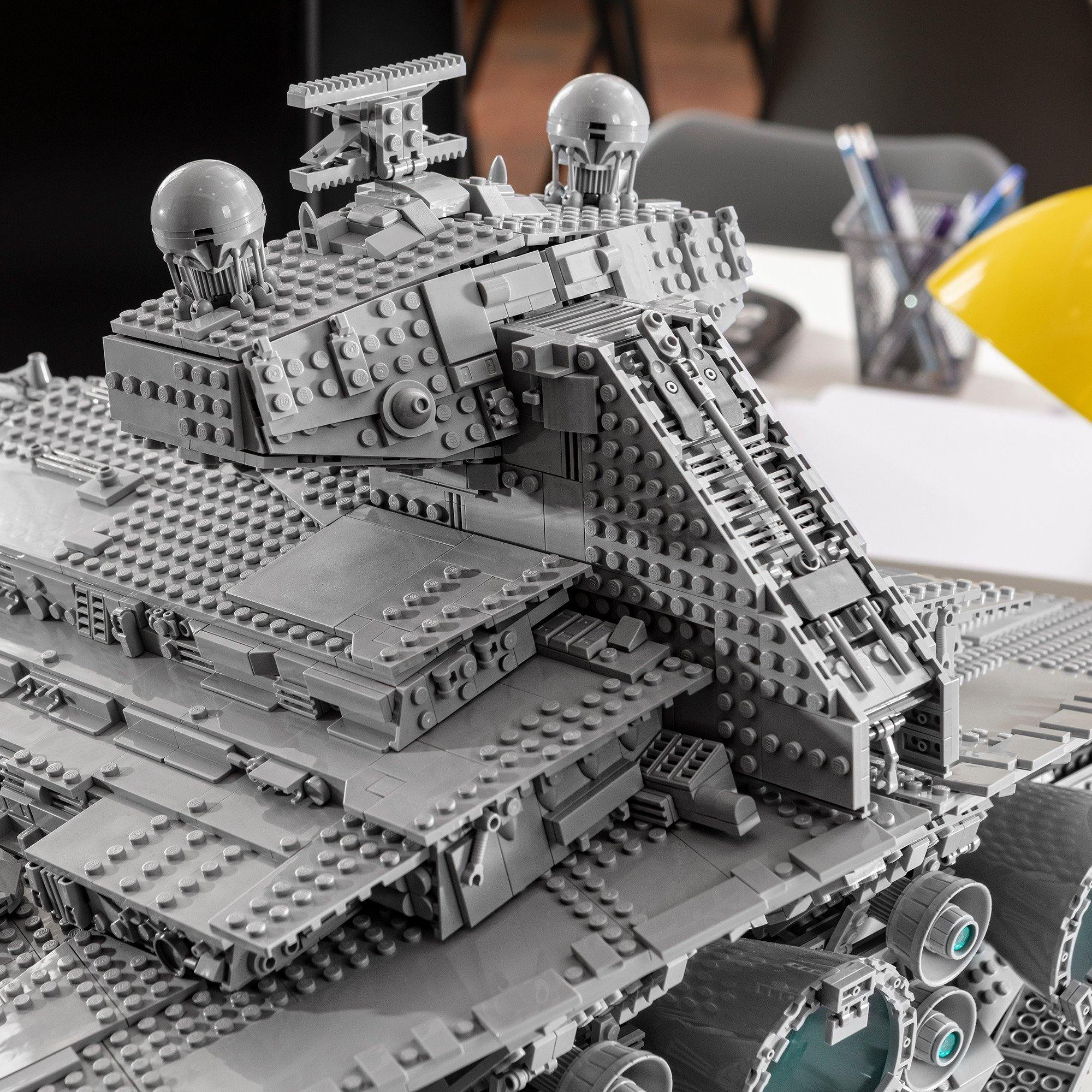 Imperial Star Destroyer™ - LEGO® Store Slovenija