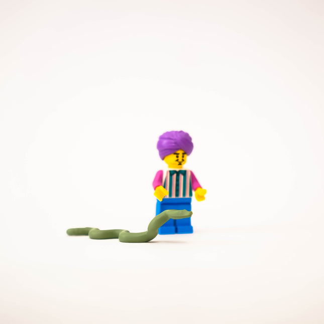 Minifigura - Charlie the snake charmer